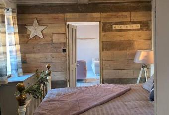 Lavender lodge allows 18 year olds to book a room