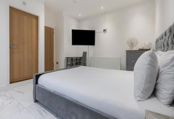 OYO Bellevue Apartments Middlesborough has Balcony rooms