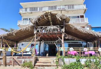 Hotel Neptuno Zipolite allows 18 year olds to book a room