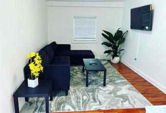 Beautiful Apartment. allows 18 year olds to book a room