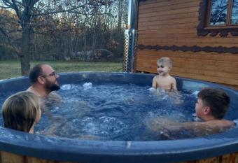 L encatada- Roulotte allows 18 year olds to book a room