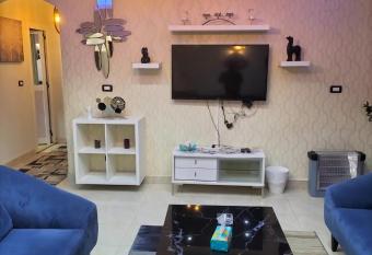        has rooms with a private hot tub