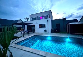 Maison contemporaine en plein c  ur de la Touraine has Balcony rooms