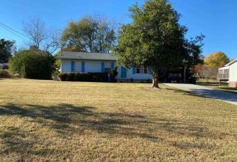 Cosy home nearby all attractions of the smokies has Balcony rooms