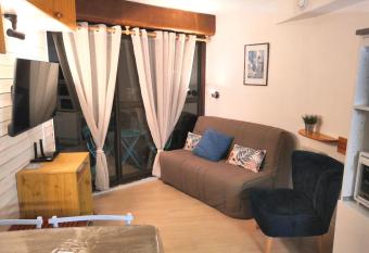 Pied des pistes Pla D adet 4 personnes has Balcony rooms