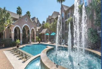 Texas Medical Center - Two Bedroom Apartment has rooms with a private hot tub