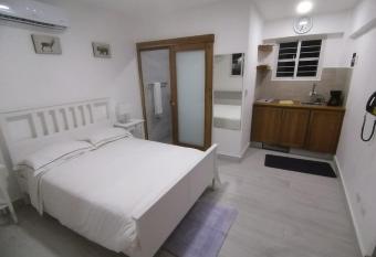 Apto Vista Mar 16 allows 18 year olds to book a room