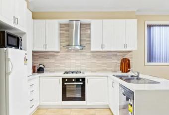 Ensuite Private bath toilet City Airport allows 18 year olds to book a room