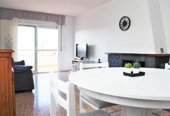 Cunit Beach Home allows 18 year olds to book a room