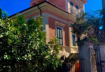 Villa Pandolfi has Balcony rooms