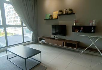 Conezion, 3rooms Pool View, beside ioi city mall, opposite hospiatal serdang, UPM, Uniteen, putrajaya allows 18 year olds to book a room