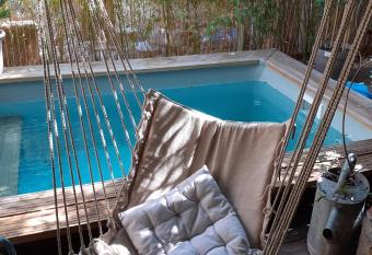 Studio Jo  lle allows 18 year olds to book a room