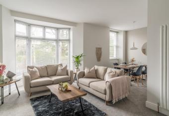 Tudor House-Windermere Centre allows 18 year olds to book a room