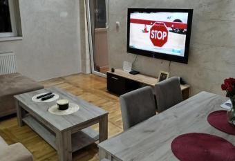 Una Apartman 1 allows 18 year olds to book a room