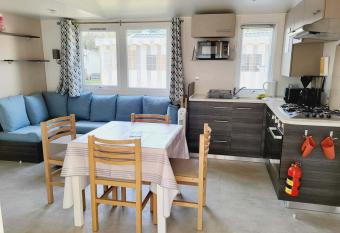 Le Luminosa - Camping du Bois Dormant has Balcony rooms