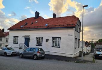 Fl  yen Townhouse has Balcony rooms