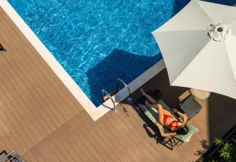 Casa Montenegro Residence allows 18 year olds to book a room