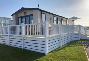 alphi3 allows 18 year olds to book a room