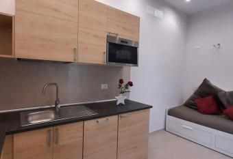 Casa Teresa allows 18 year olds to book a room