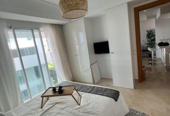 Jolie appartement bien plac      Casablanca - Casa Finance city allows 18 year olds to book a room