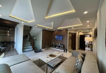 luxurious 2 Bed Hut 1 Cottage Murree has Balcony rooms