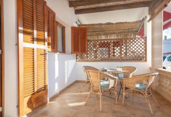 Mare de Deu del Carme 18 has Balcony rooms