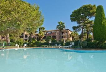 Superbe appartement 50M de la plage en bord de mer allows 18 year olds to book a room