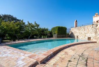 Lo paller has Balcony rooms