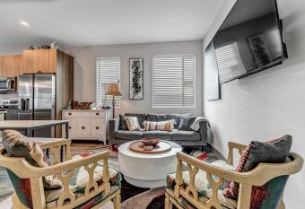 Broncos Stadium Townhome Downtown Denver has Balcony rooms