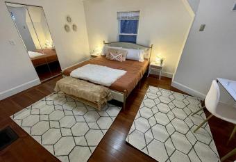 #23 ROOM IN THE HOUSE Newton-Wellesley Hospital 5 min walk away allows 18 year olds to book a room