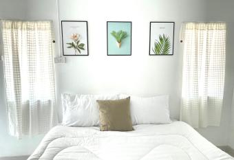 Seamsak hotel has Balcony rooms