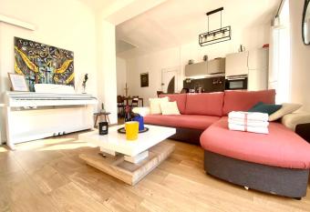 The Artiste -P2 with balcony in the city center has Balcony rooms