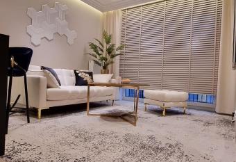 Apartament Hampton O  wi  cim allows 18 year olds to book a room