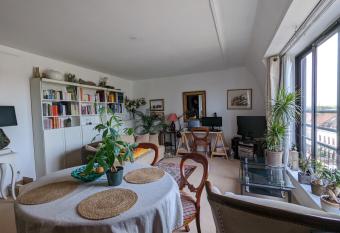 Le cosy du centre allows 18 year olds to book a room