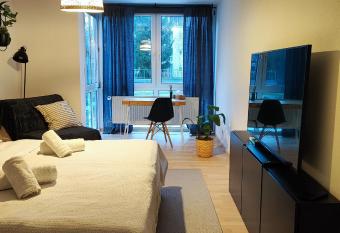 van Art Stucky allows 18 year olds to book a room