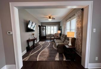 Charming, newly renovated home. has Balcony rooms