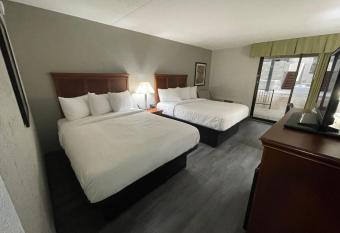 Pine Lake Resort and Banquets has Balcony rooms