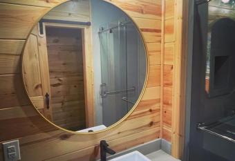 The Maple Retreat has Balcony rooms