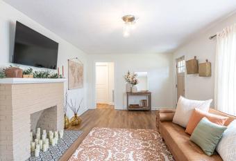 Cozy Cottage by the Clinch River has Balcony rooms