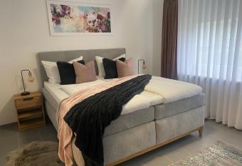 Ferienwohnug Univers A has Balcony rooms