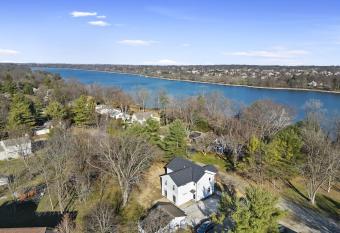 New build Riverview-Luxury-Peaceful, across river from C-bus Zoo, near Muirfield has Balcony rooms