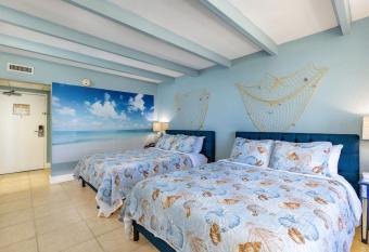 Your stay on the Bay! has Balcony rooms