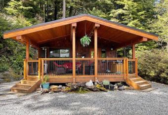 Cozy Corner Cottage allows 18 year olds to book a room