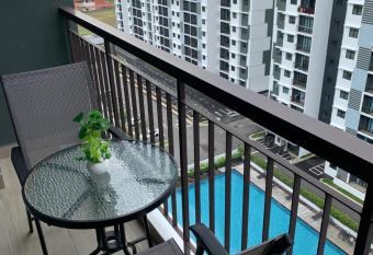 Desaru Utama Apartment with Swimming Pool View, Karaoke, FREE WIFI, Netflix, near to Car Park has Balcony rooms