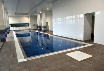 Modern 2 Bedroom Apt near Tram & Ocean has rooms with a private hot tub