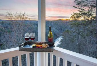 MAJESTIC MOUNTAIN MANOR- Spectacular Mtn & River VIEWS, 5bed 4ba,Resort amenities has Balcony rooms