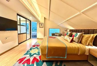 Bookmark Resorts, Manali has rooms with a private hot tub