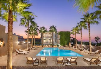 Sea View Hotel & Apartments has Balcony rooms