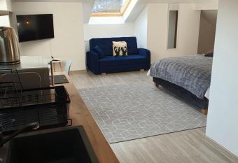 FAMILY STUDIO allows 18 year olds to book a room