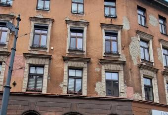 Jacuzzi Krak  w has rooms with a private hot tub